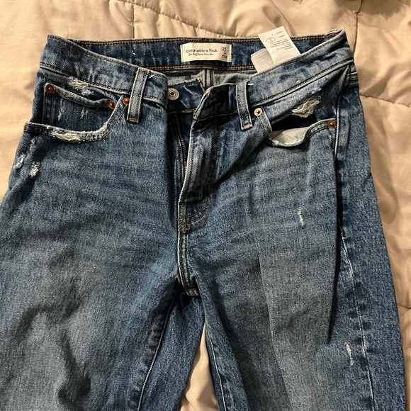 Abercrombie & Fitch The Boyfriend Mid-Rise - Picture 2 of 3